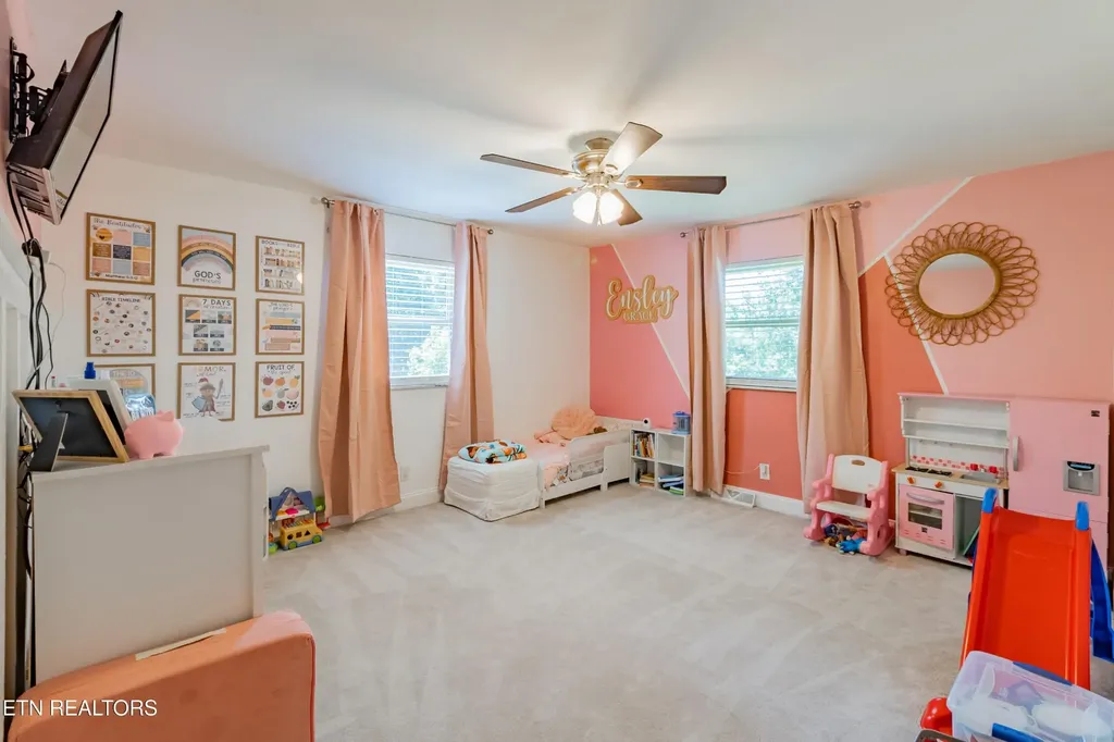 907 W 6th Avenue Lenoir City TN 37771