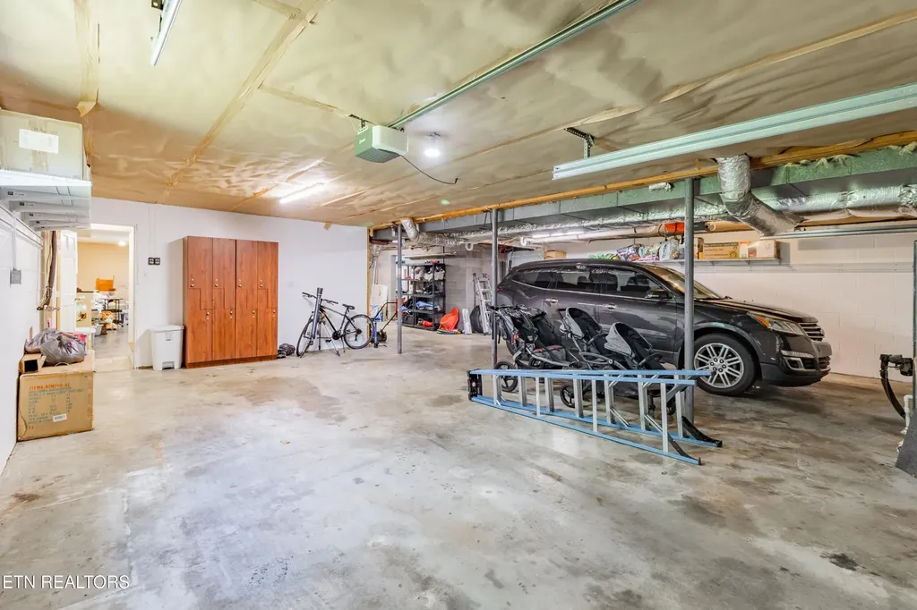 907 W 6th Avenue Lenoir City TN 37771