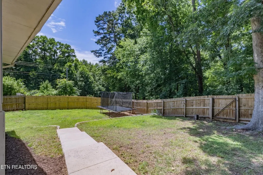 907 W 6th Avenue Lenoir City TN 37771