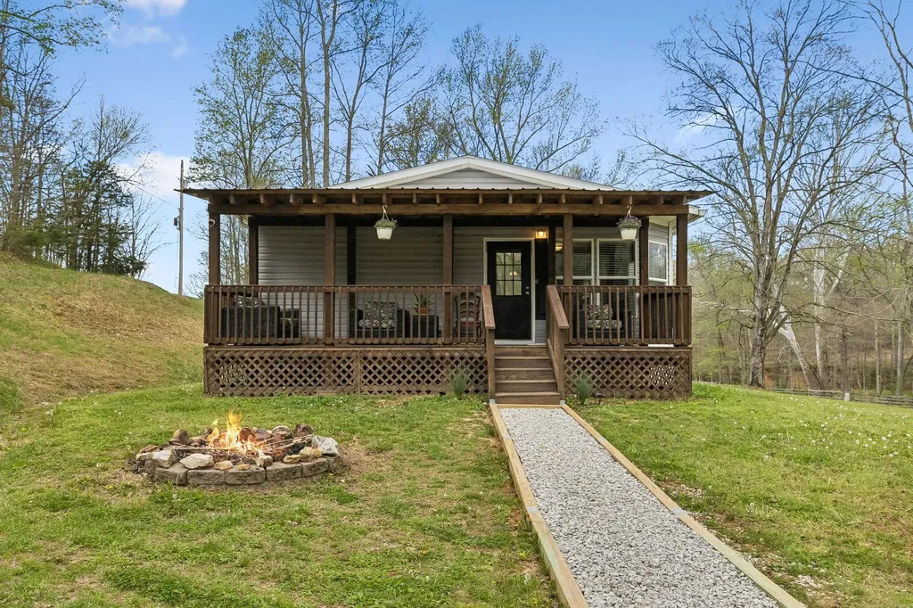 805 Harris Road Dickson TN 37055