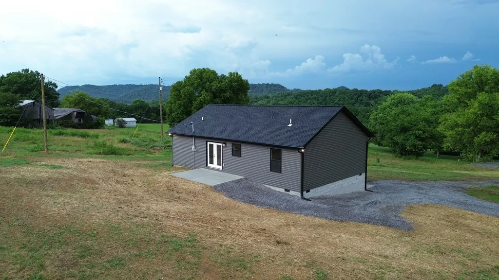 817 Smith Bend Lane Gainesboro TN 38562
