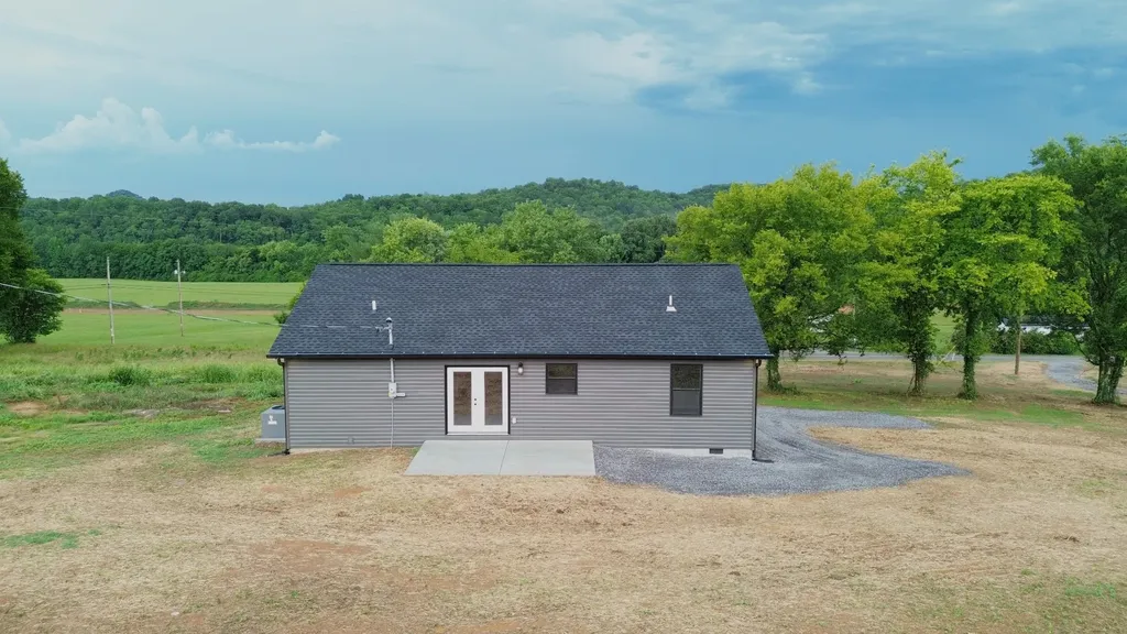 817 Smith Bend Lane Gainesboro TN 38562