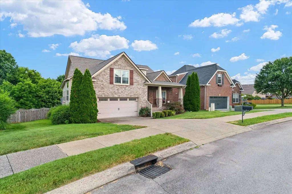 1002 Aenon Circle Spring Hill TN 37174