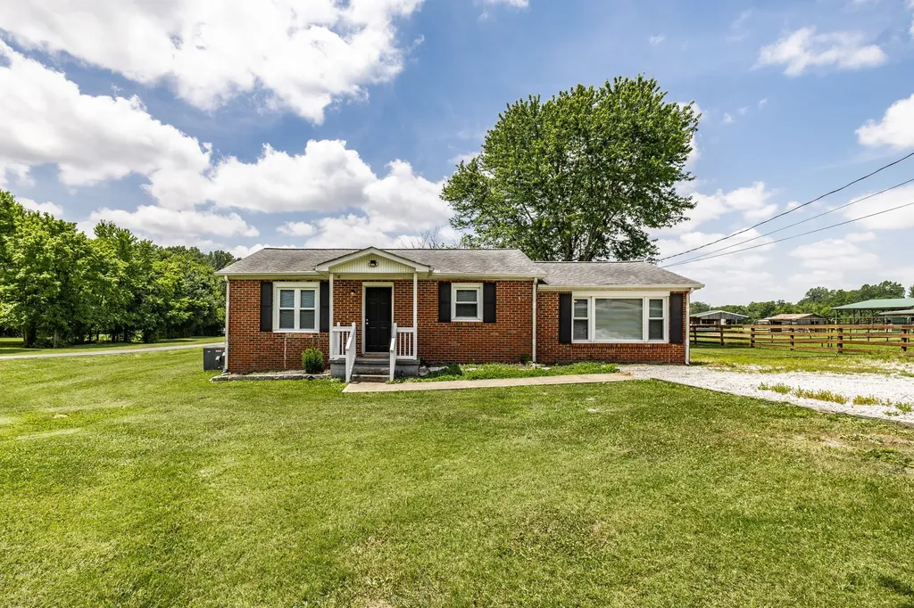 2952 Highway 41, S Springfield TN 37172