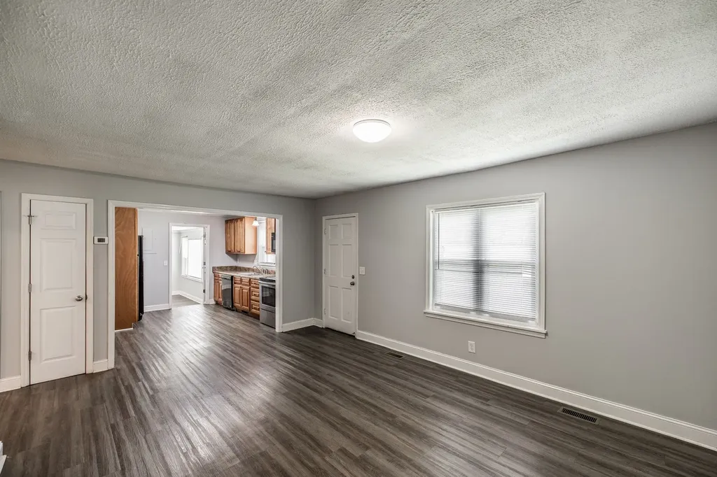 2952 Highway 41, S Springfield TN 37172