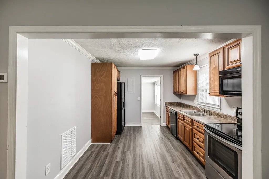2952 Highway 41, S Springfield TN 37172
