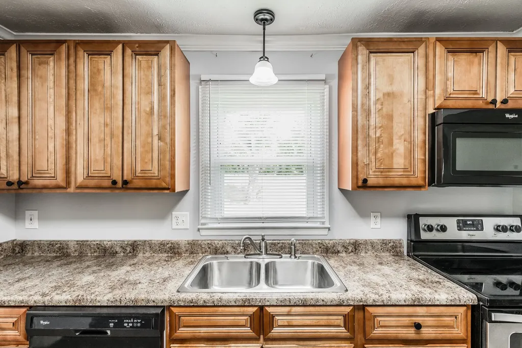 2952 Highway 41, S Springfield TN 37172