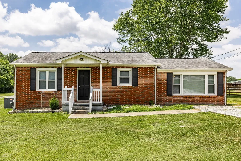 2952 Highway 41, S Springfield TN 37172