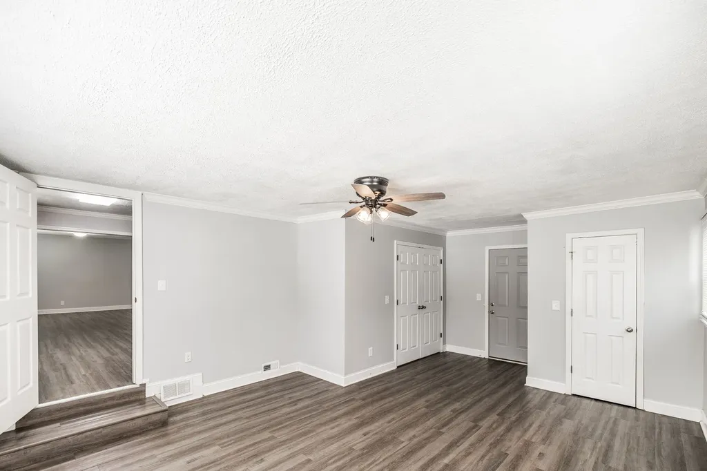 2952 Highway 41, S Springfield TN 37172