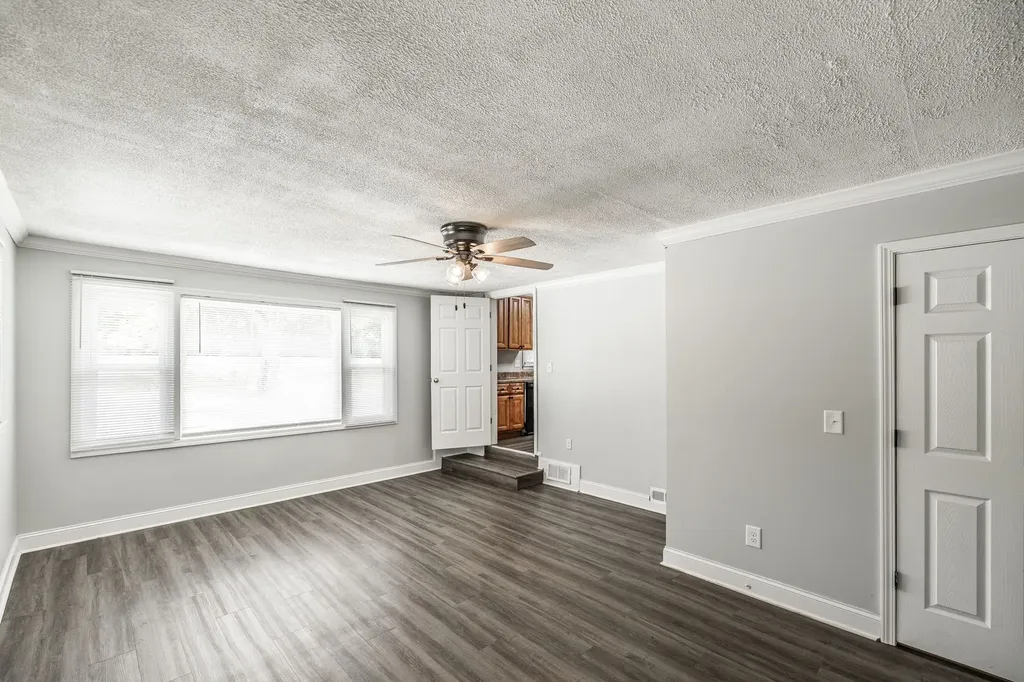 2952 Highway 41, S Springfield TN 37172