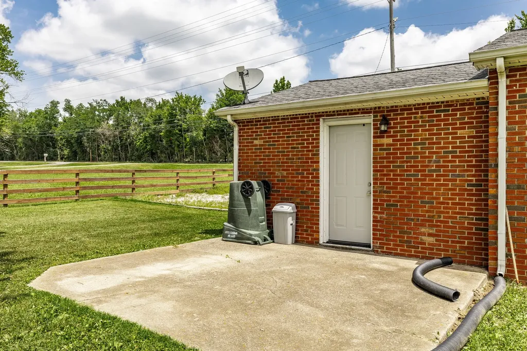2952 Highway 41, S Springfield TN 37172