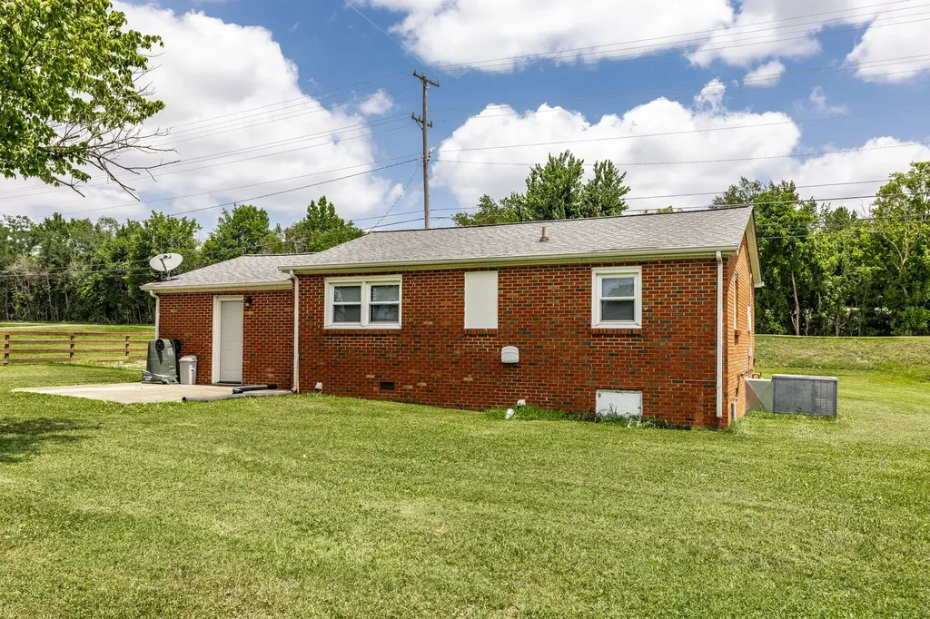 2952 Highway 41, S Springfield TN 37172