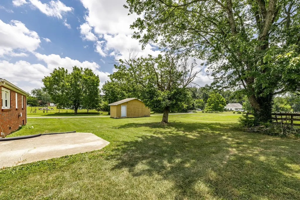 2952 Highway 41, S Springfield TN 37172