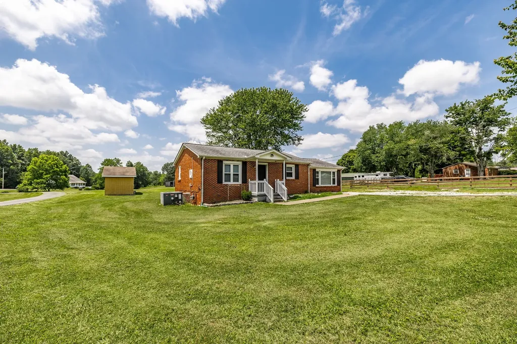 2952 Highway 41, S Springfield TN 37172