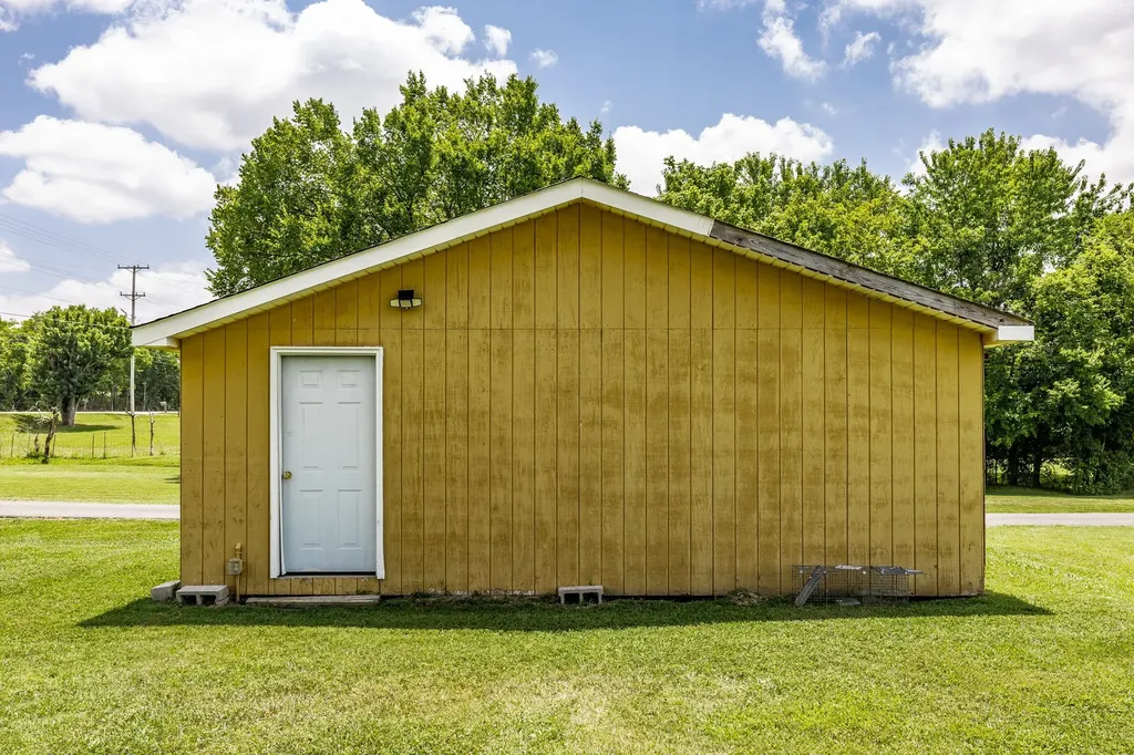 2952 Highway 41, S Springfield TN 37172