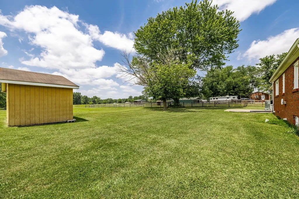 2952 Highway 41, S Springfield TN 37172
