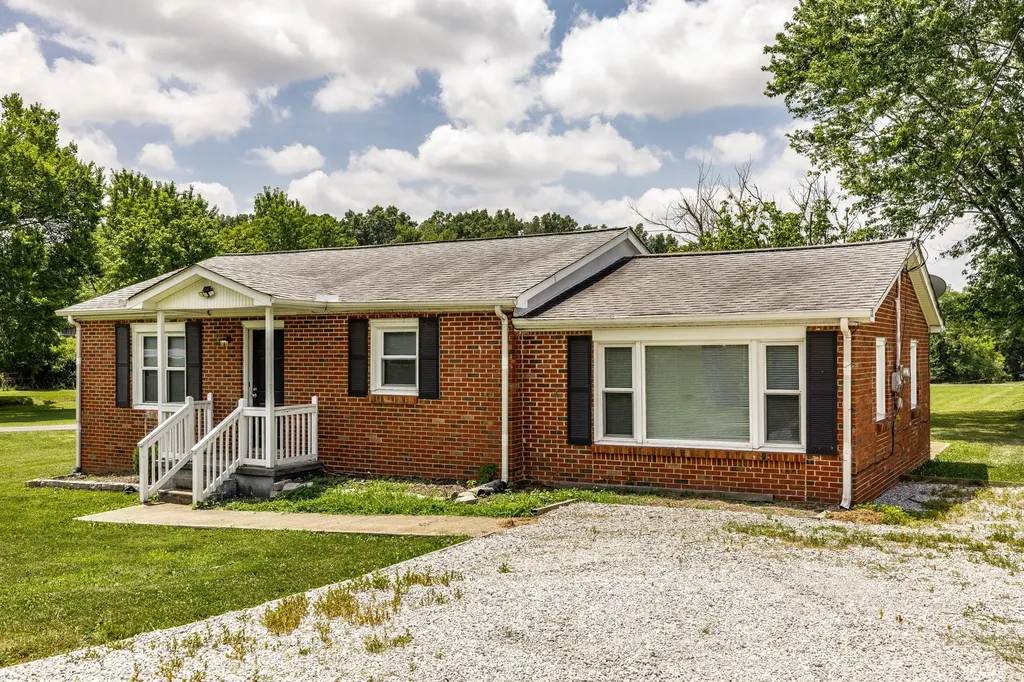 2952 Highway 41, S Springfield TN 37172