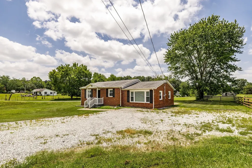 2952 Highway 41, S Springfield TN 37172