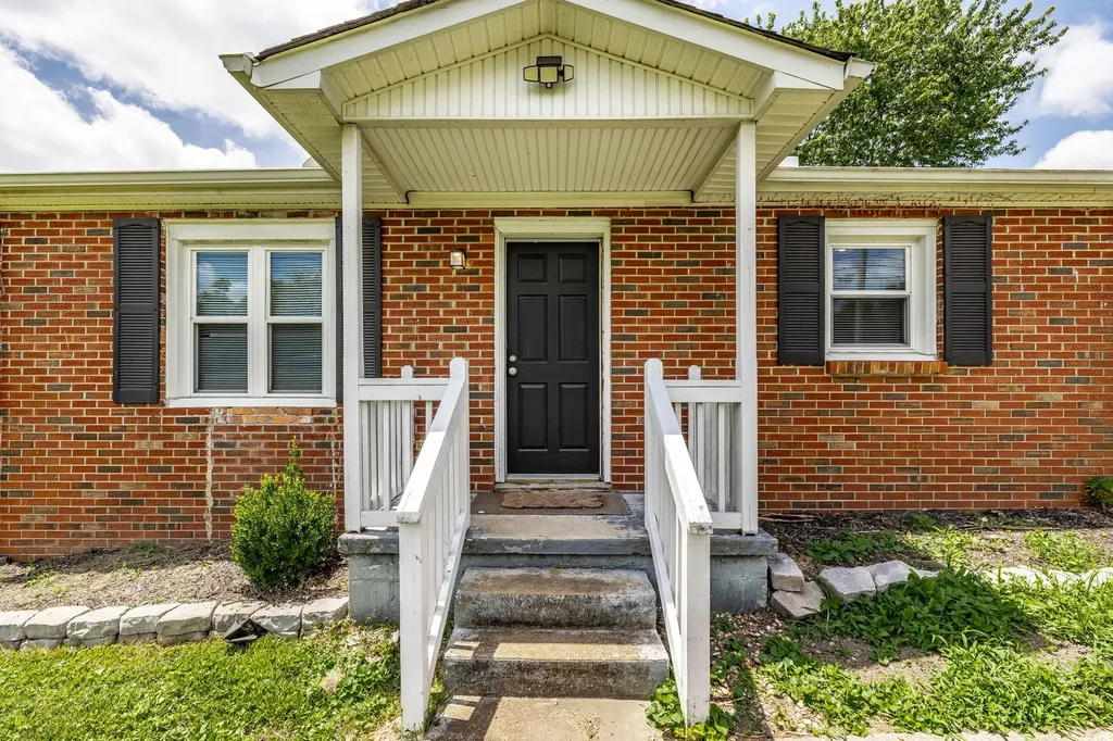 2952 Highway 41, S Springfield TN 37172