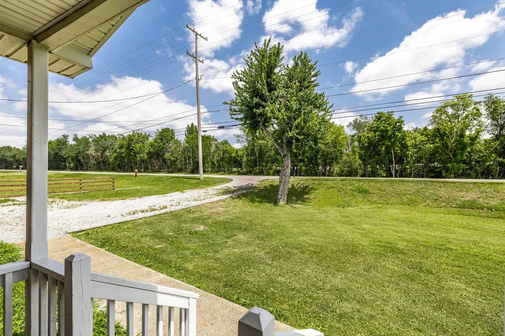 2952 Highway 41, S Springfield TN 37172