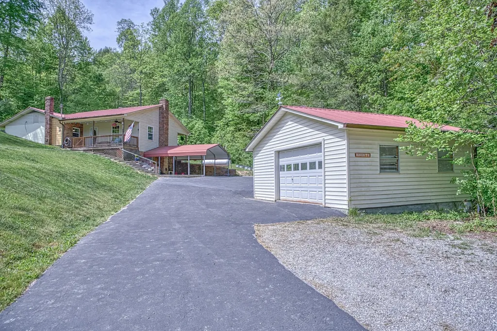 2952 Hanging Limb Highway Monterey TN 38574