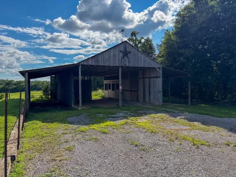 285 Calvert Ridge Road Westmoreland TN 37186