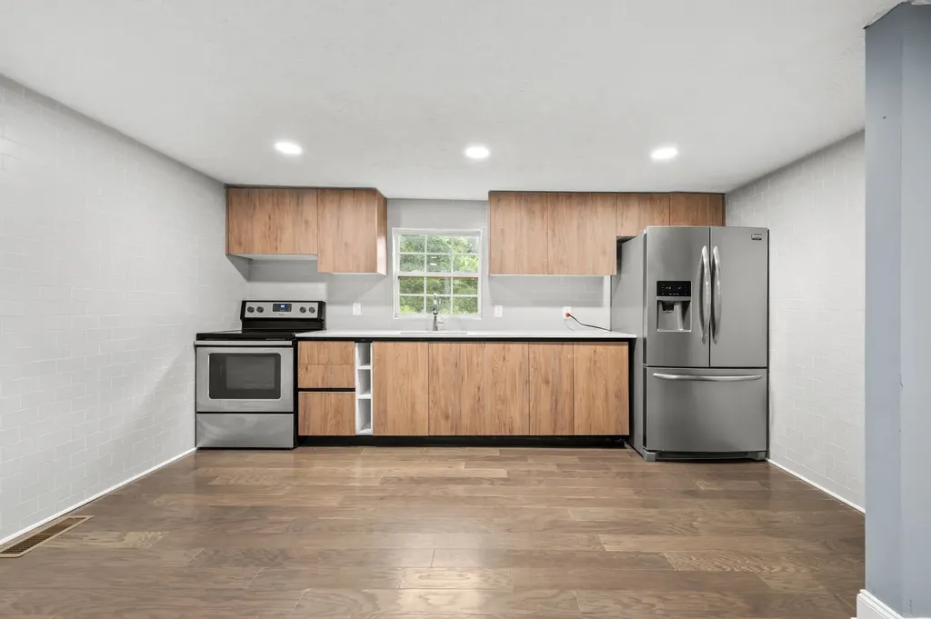 243 N G Street Hillsboro TN 37342