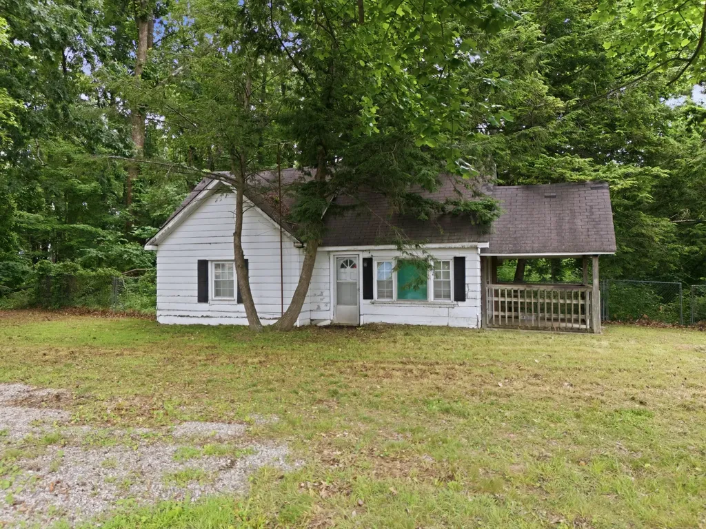 3811 Old Greenbrier Pike Springfield TN 37172