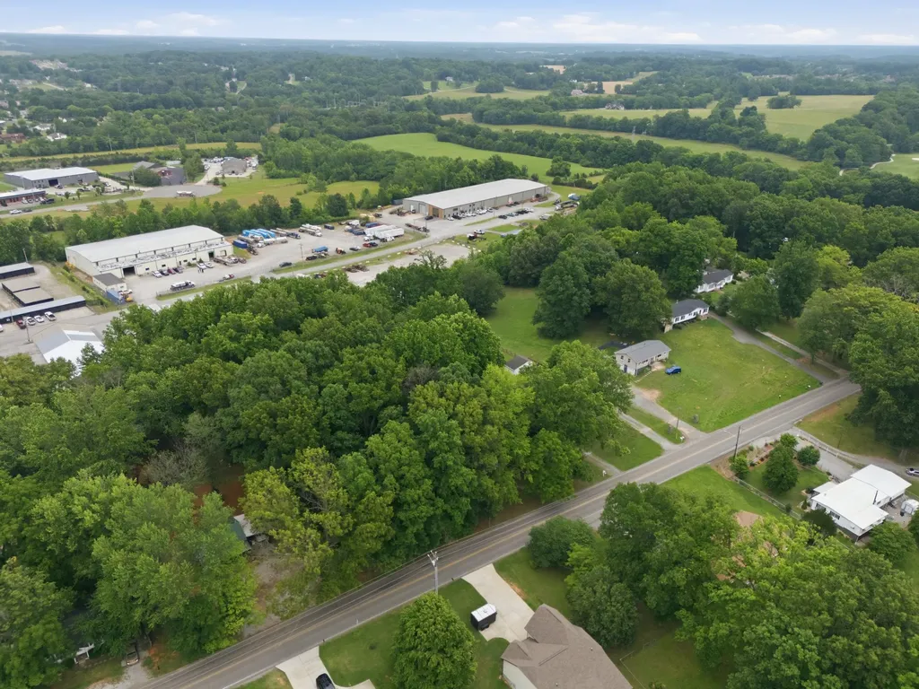 3811 Old Greenbrier Pike Springfield TN 37172