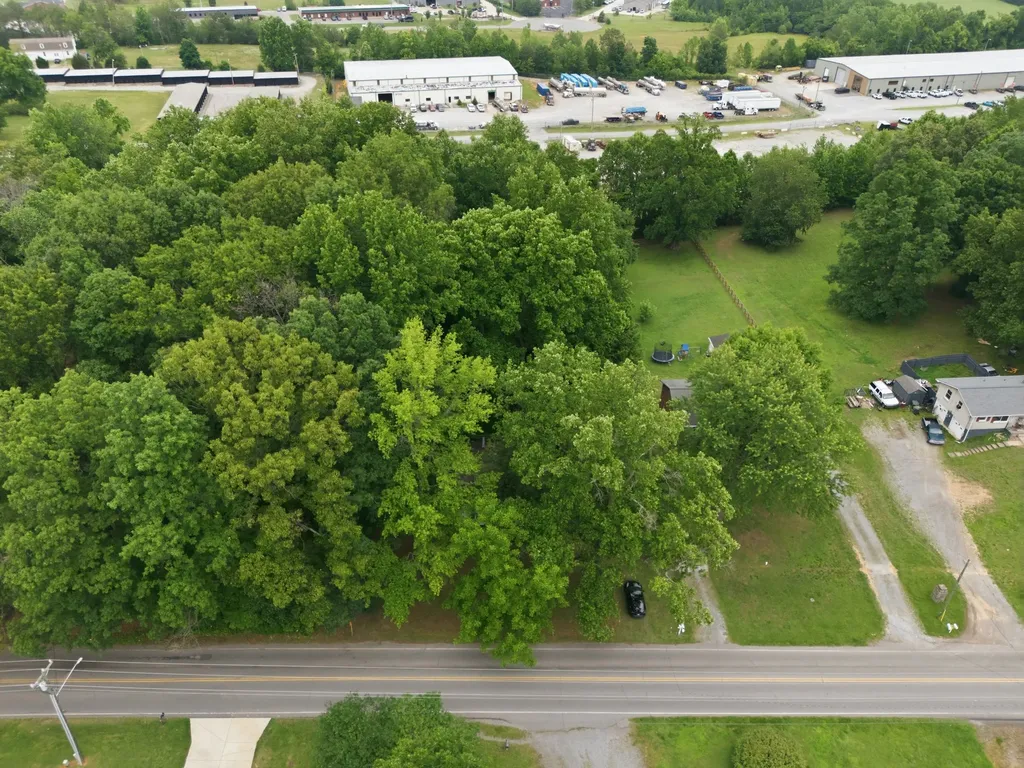 3811 Old Greenbrier Pike Springfield TN 37172