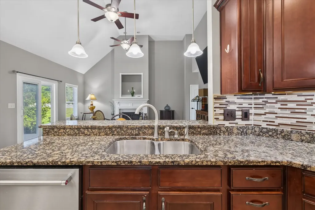 476 Maxshire Court Clarksville TN 37043