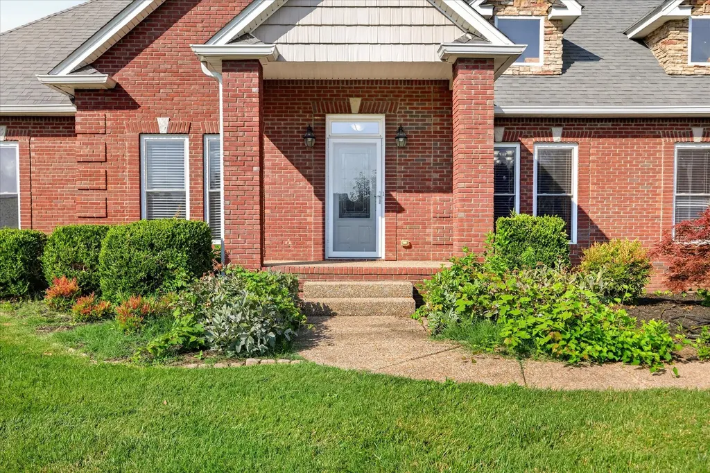 476 Maxshire Court Clarksville TN 37043