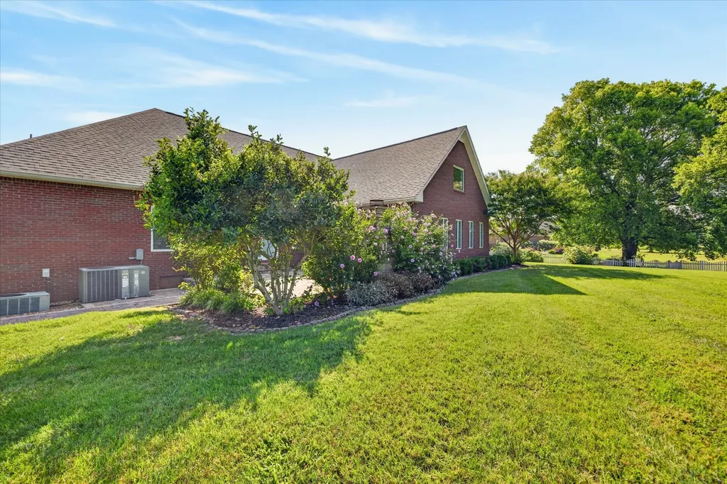 476 Maxshire Court Clarksville TN 37043