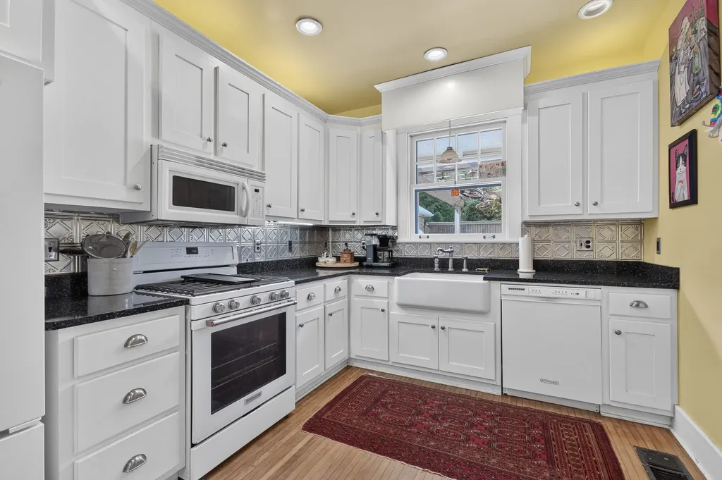 203 Maple St, E Fayetteville TN 37334