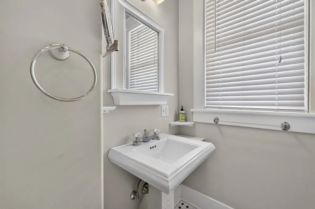203 Maple St, E Fayetteville TN 37334