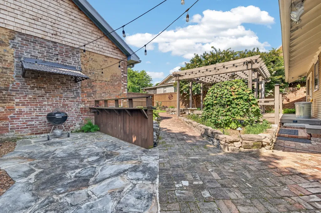 203 Maple St, E Fayetteville TN 37334
