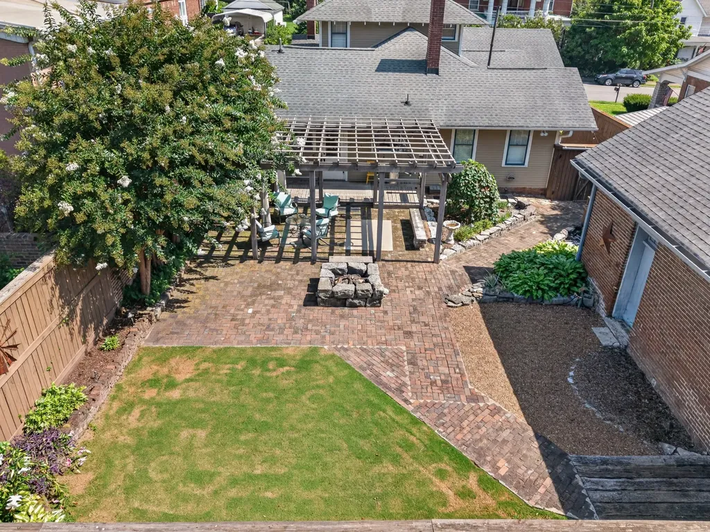 203 Maple St, E Fayetteville TN 37334