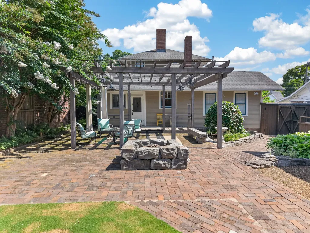 203 Maple St, E Fayetteville TN 37334