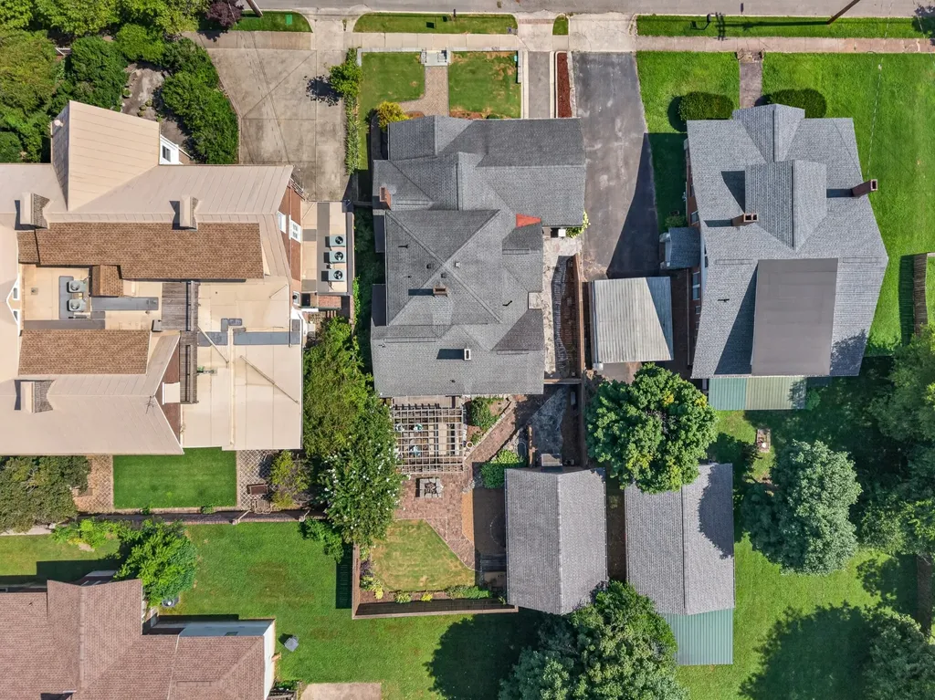203 Maple St, E Fayetteville TN 37334