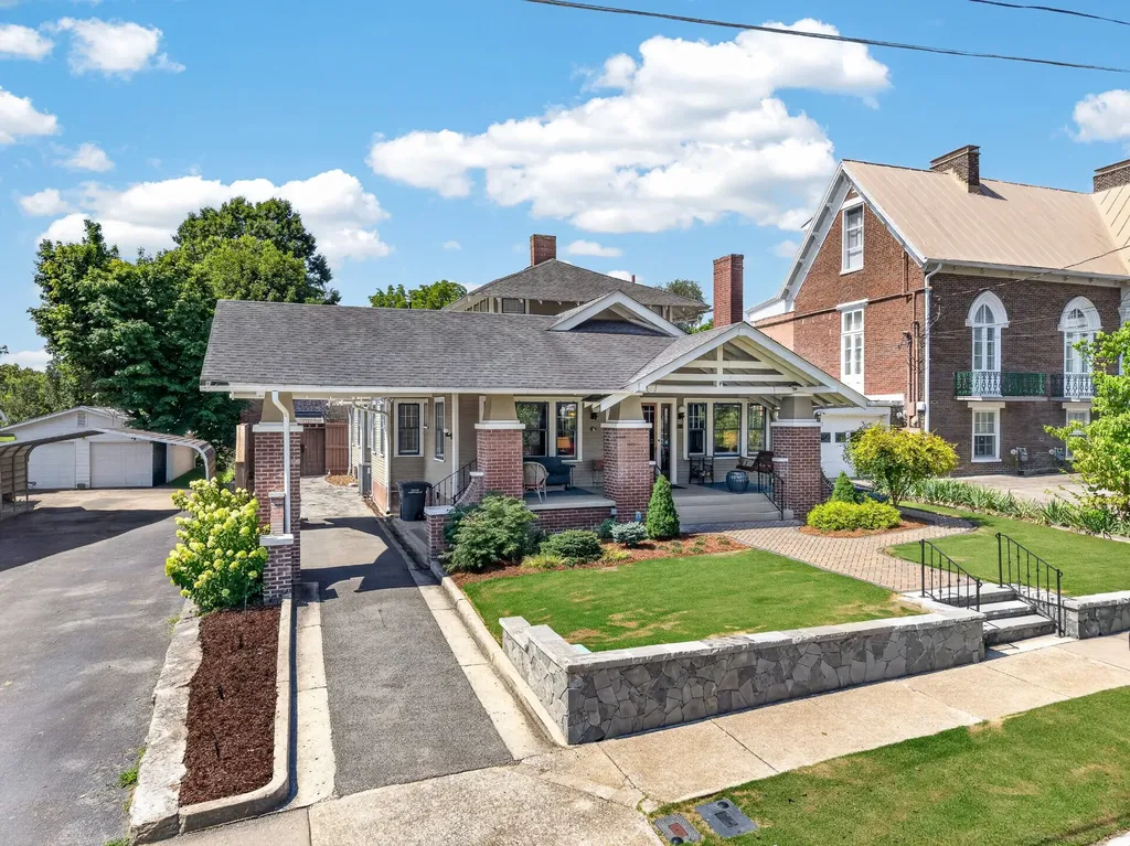 203 Maple St, E Fayetteville TN 37334