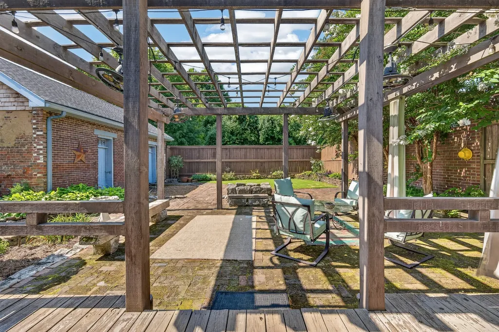 203 Maple St, E Fayetteville TN 37334