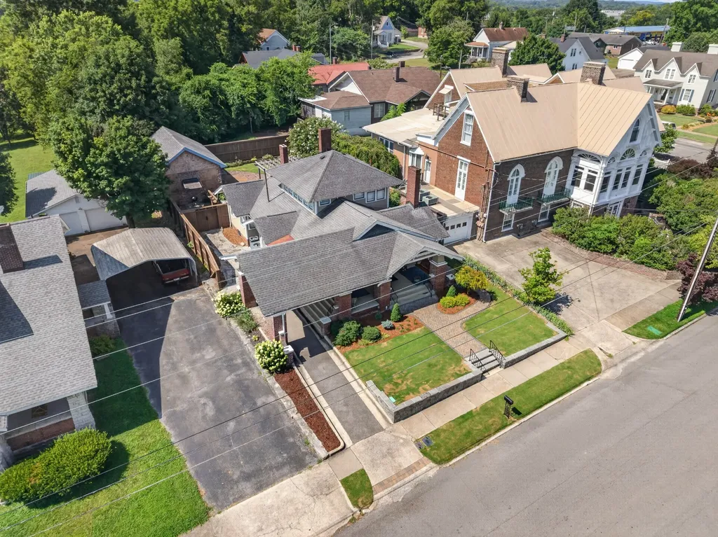 203 Maple St, E Fayetteville TN 37334