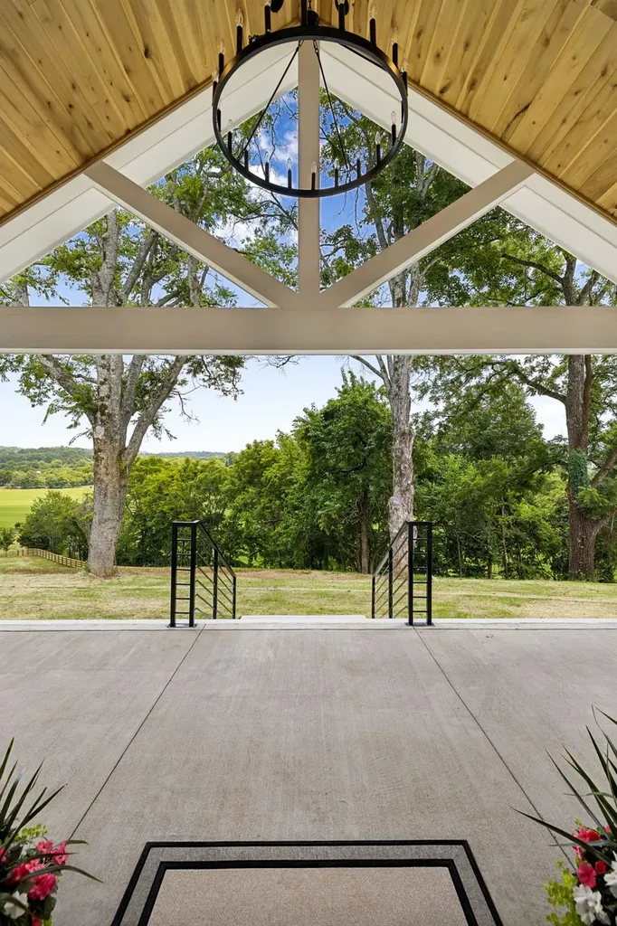 2472 Taylor Road Columbia TN 38401