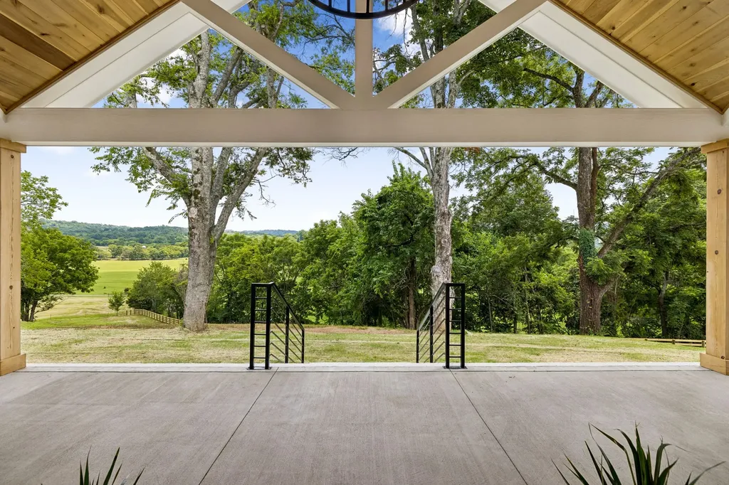 2472 Taylor Road Columbia TN 38401