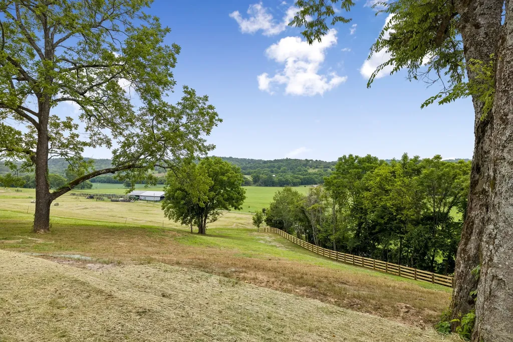 2472 Taylor Road Columbia TN 38401