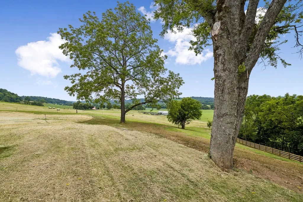 2472 Taylor Road Columbia TN 38401