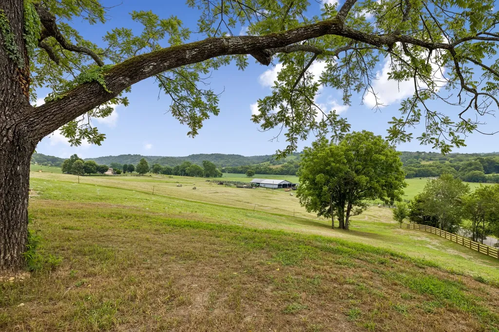 2472 Taylor Road Columbia TN 38401