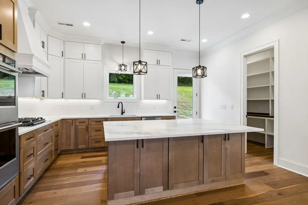 2472 Taylor Road Columbia TN 38401