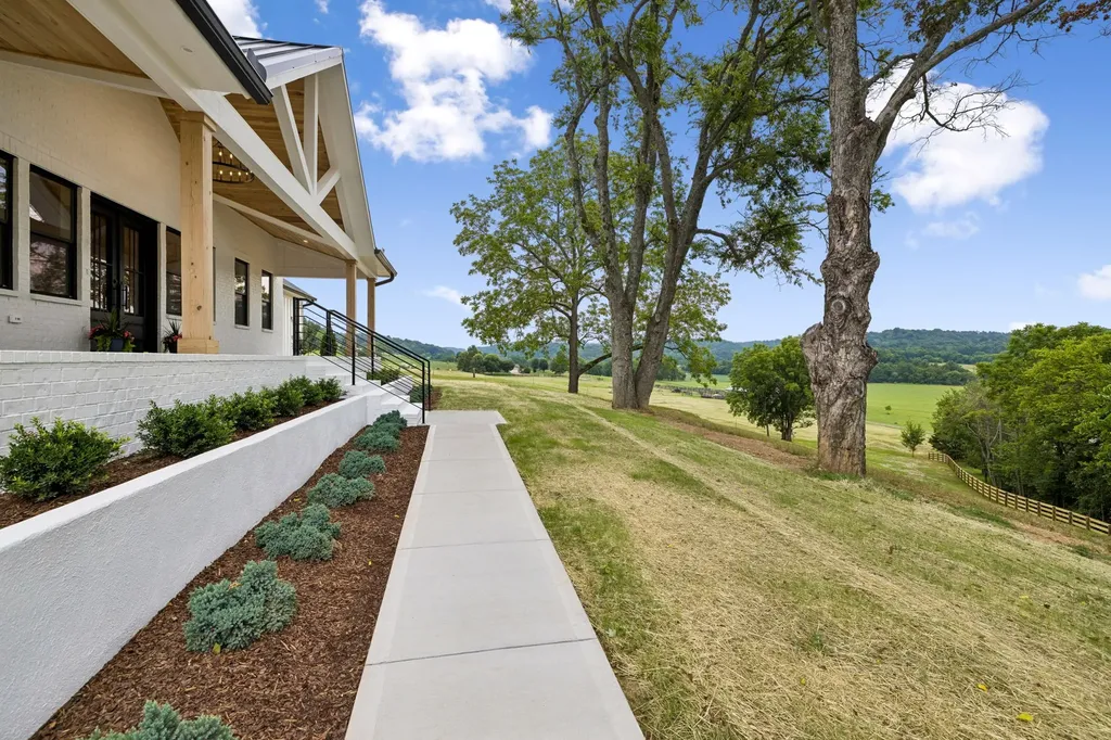 2472 Taylor Road Columbia TN 38401
