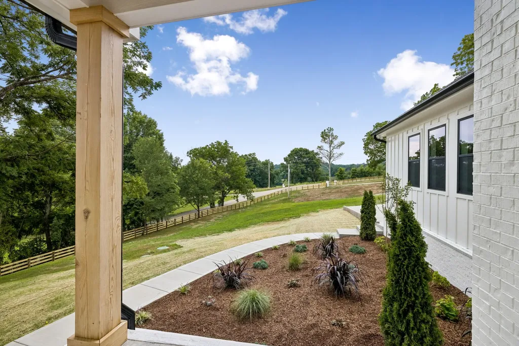 2472 Taylor Road Columbia TN 38401